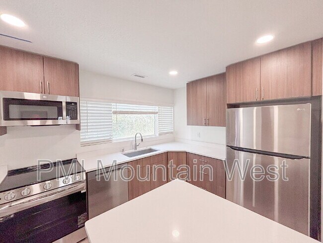 Building Photo - 985 Horsley Cir