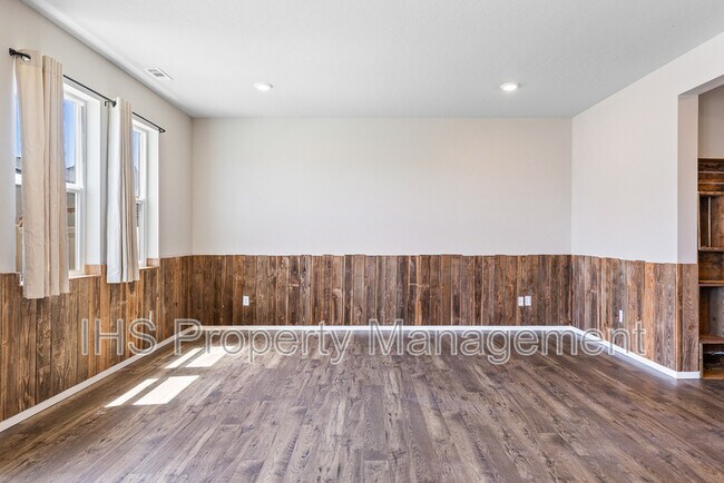 Building Photo - 7945 Ranchland Ln