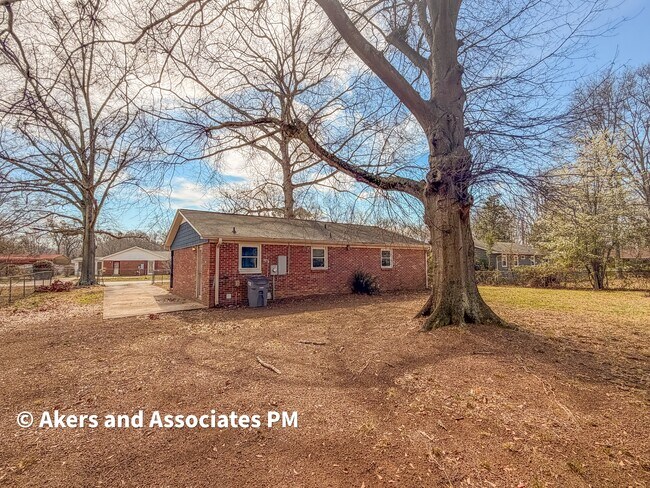 Building Photo - 3 Prestbury Dr