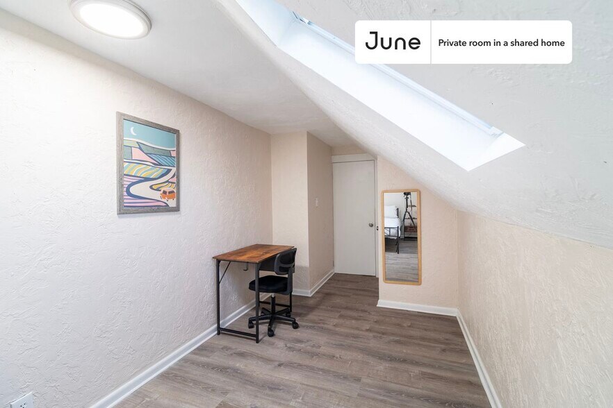 Building Photo - Room in Shared 6 bed/2 bath home