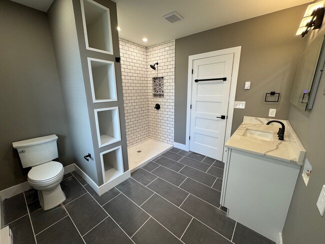Building Photo - LARGE One Bedroom in Downtown Emmaus