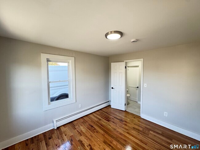 Building Photo - 137 Middletown Ave