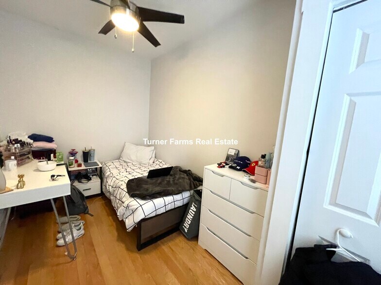 Building Photo - 27 Lambert St