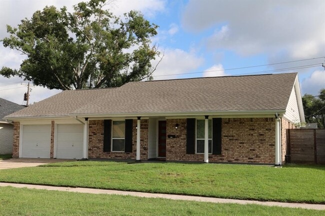 Building Photo - 2427 Droxford Dr