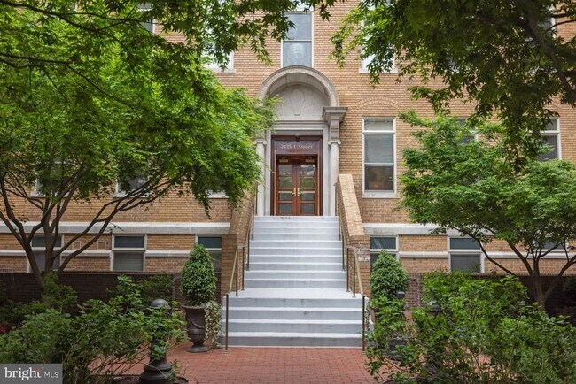 Building Photo - 2425 L St NW