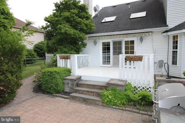 Building Photo - 101 Gordon Ln