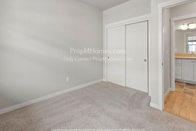 Building Photo - Charming One-Bedroom Condo in the Heart of Bull Mountain - Pool & Gym Access Included!