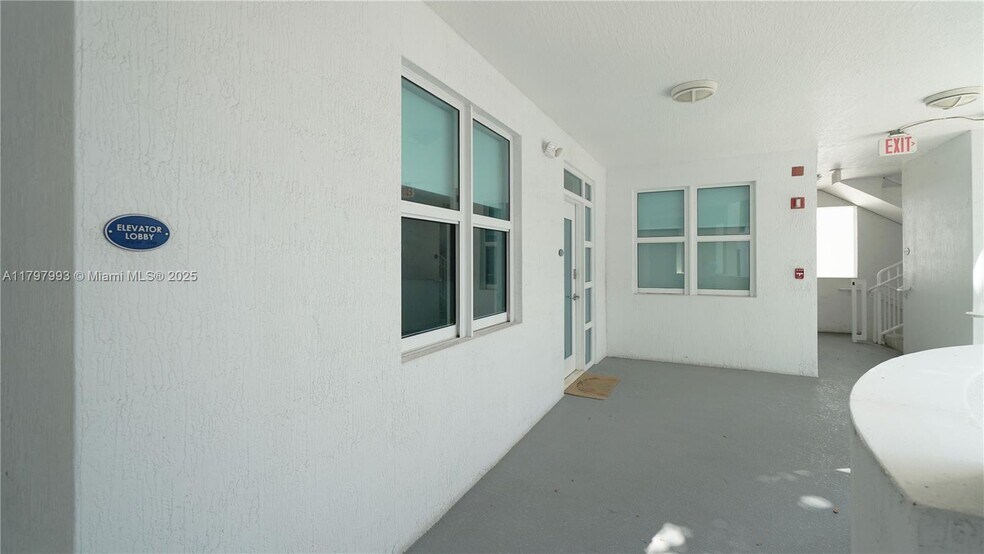 Building Photo - 7918 Harbor Island Dr
