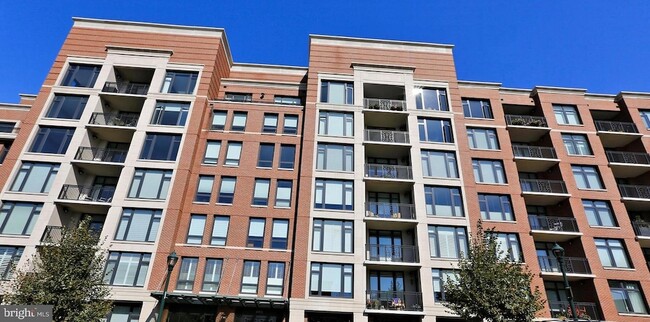 Building Photo - 4915 Hampden Ln