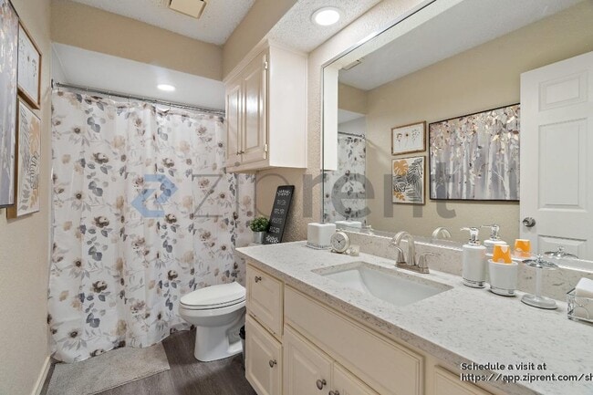 Building Photo - 2108 Winona Dr