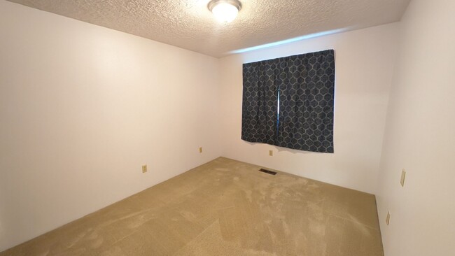 Building Photo - One level home with lots of character in H...