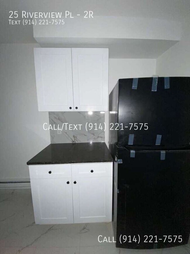 Building Photo - 25 Riverview Pl