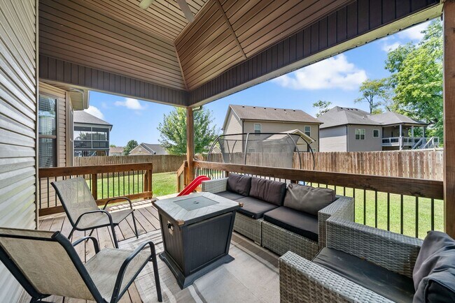 Building Photo - Pet Friendly Four Bedroom with Bonus!