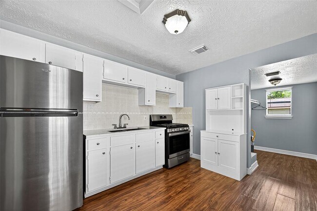 Building Photo - 5012 Ratama St