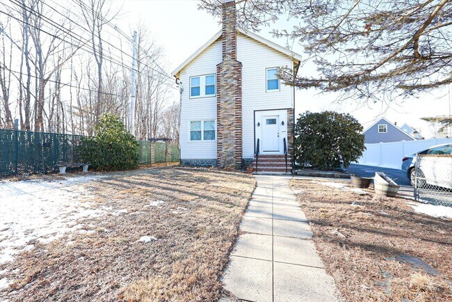 Building Photo - 65 Clifford St