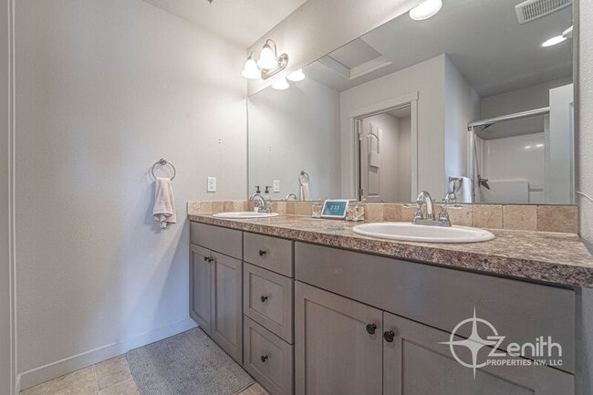 Building Photo - 5921 NE 48th St