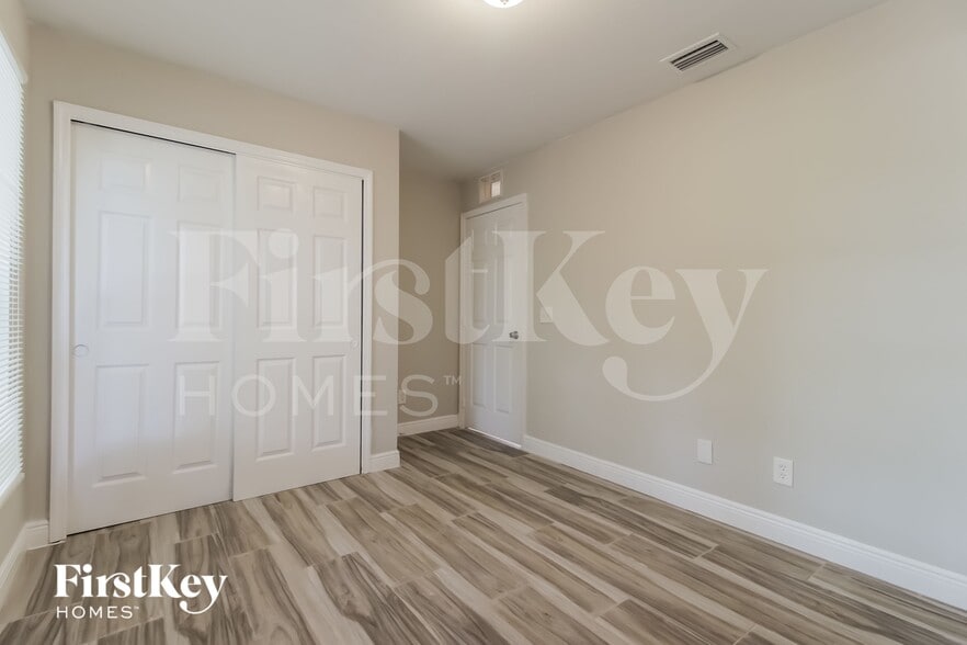 Building Photo - 3809 17th St W