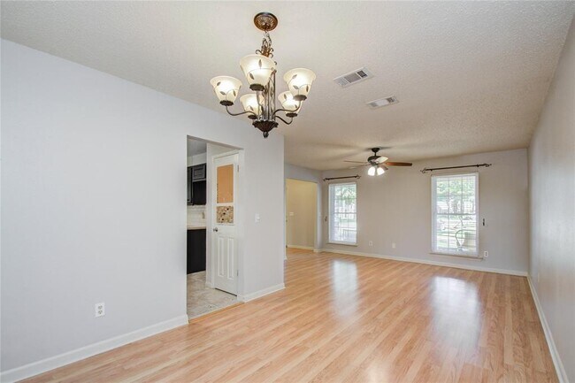 Building Photo - 7803 Maple Brook Ln