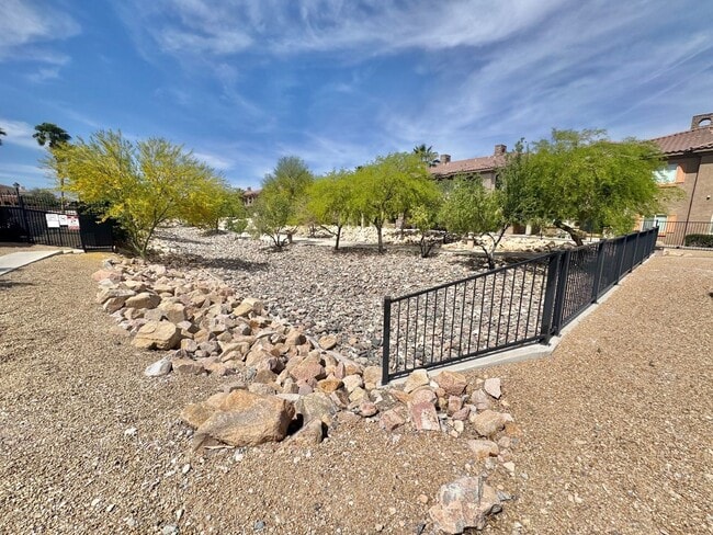 Building Photo - Fully upgraded condo with new flooring, paint, and appliances in Southwest Las Vegas