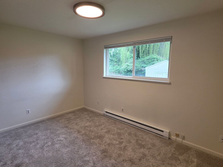 Building Photo - Lynnwood 3 Bedroom Rambler with Fenced Yard - Pets Welcome