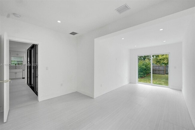 Building Photo - 1430 Michigan Ave