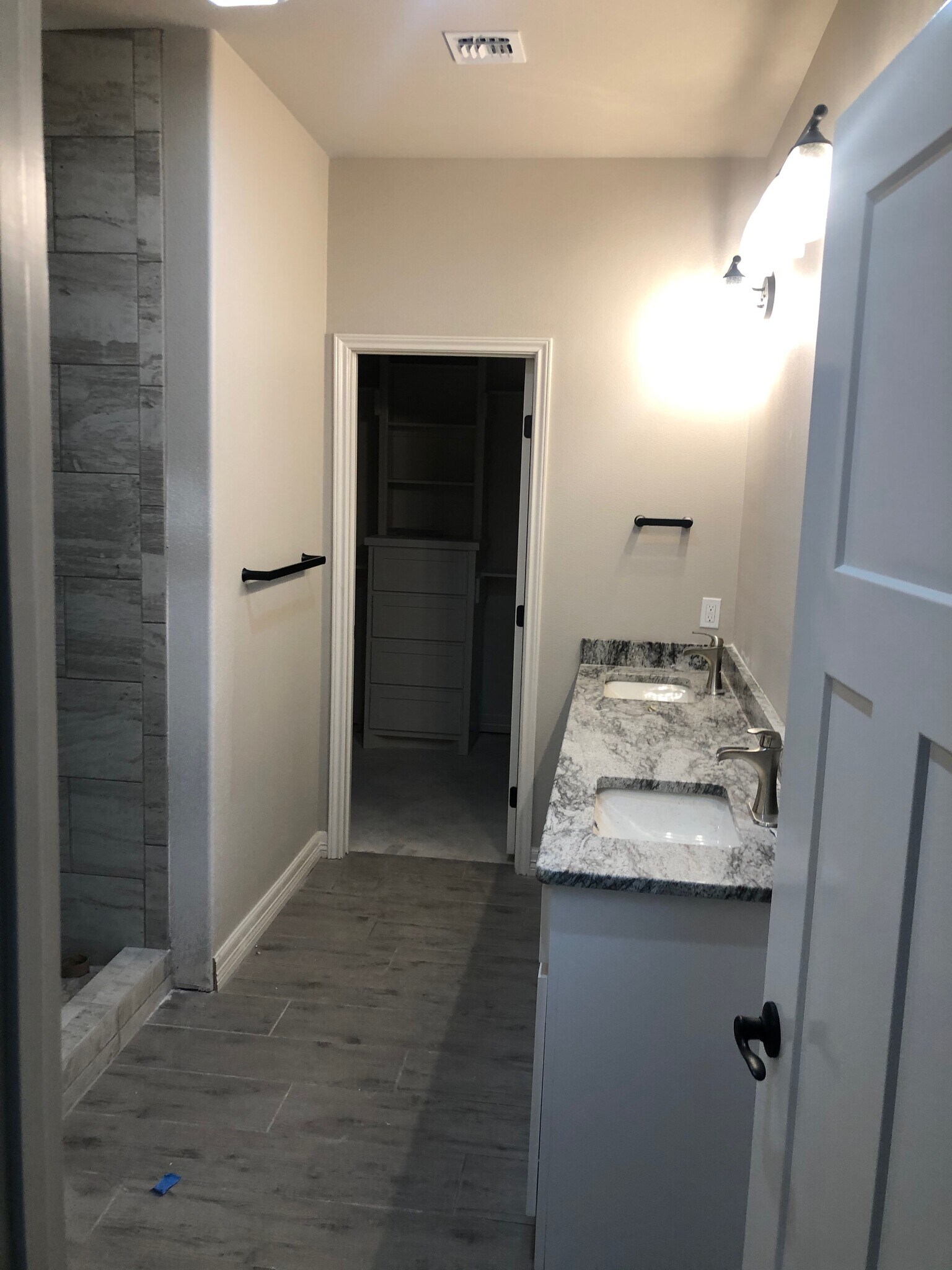 Building Photo - 11505 S Crk Dr