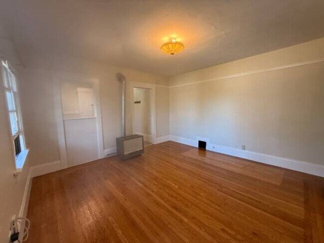 Building Photo - Great location and is just off the main St...