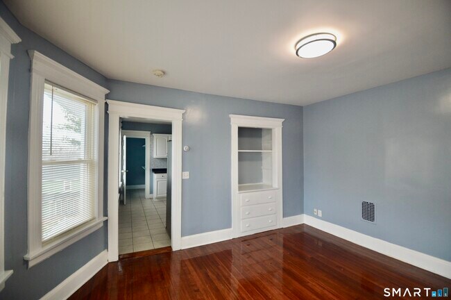 Building Photo - 32 Boston Terrace