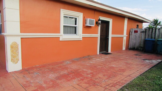 Primary Photo - 4470 NW 175th St