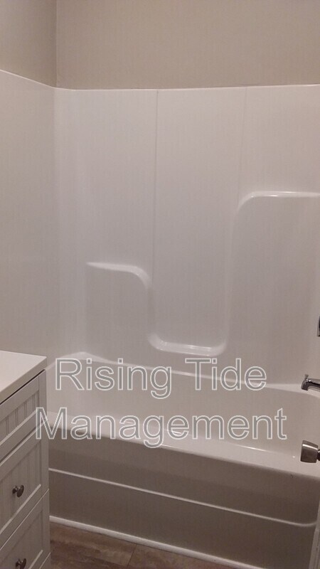 Building Photo - 200 9th Ct W