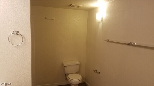 Building Photo - 8101 W Flamingo Rd