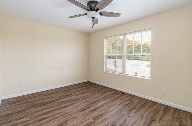 Building Photo - 936 Warrior Hill Dr