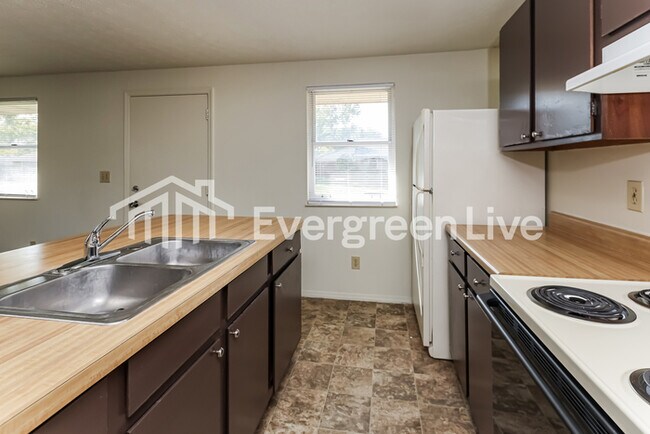 Building Photo - 8197 Mount Washington Dr