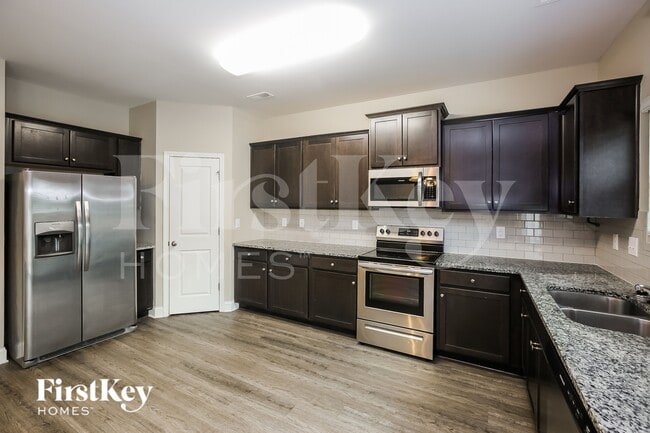 Building Photo - 9337 Sloan Forest Dr