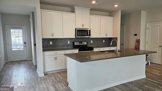 Building Photo - 777 Ironhorse Ln SW