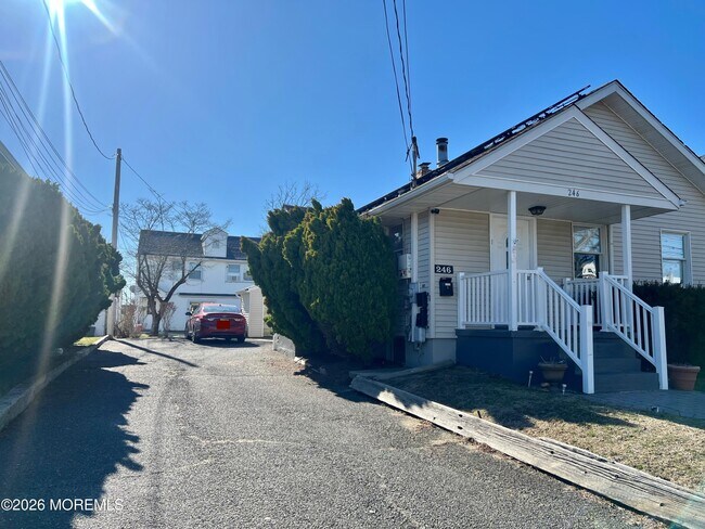 Building Photo - 246 7th Ave