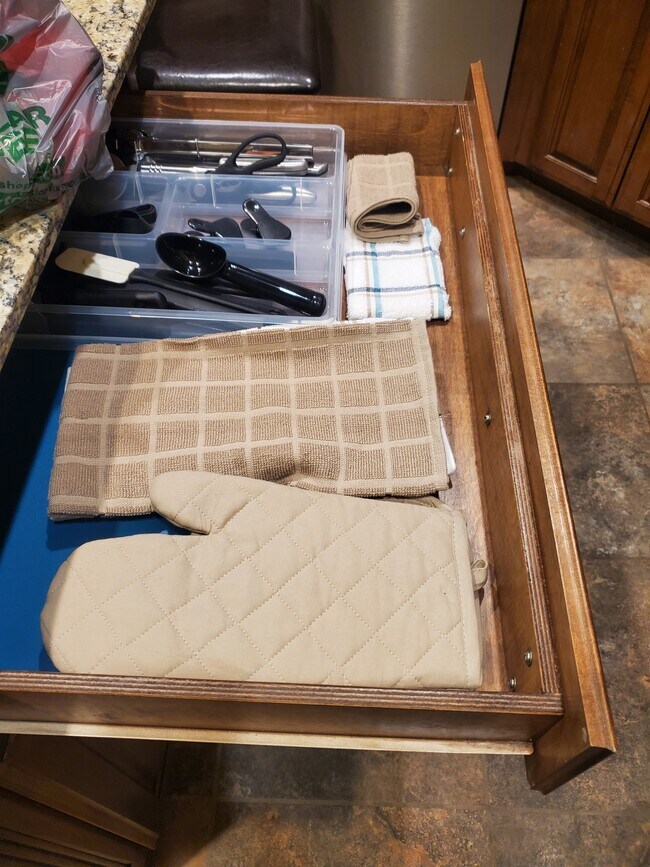 Building Photo - 605 SW 149th Pl