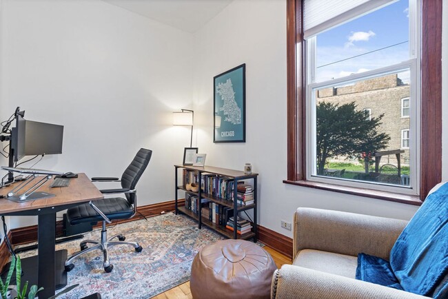 Building Photo - Beautiful 2BD/1BTH Apartment on Rice St!