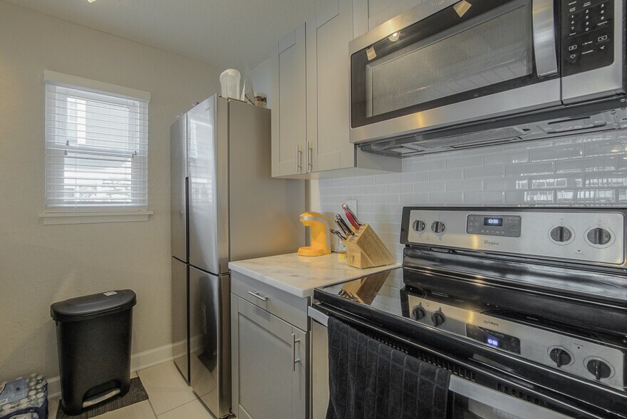 Building Photo - 3531 Gillham Rd