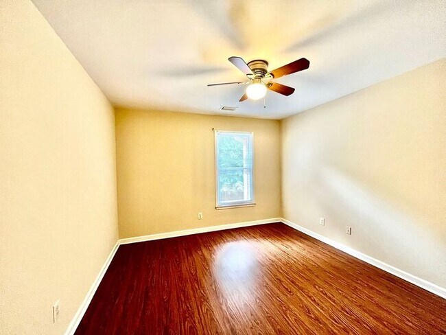 Building Photo - 3165 Maple Terrace Dr