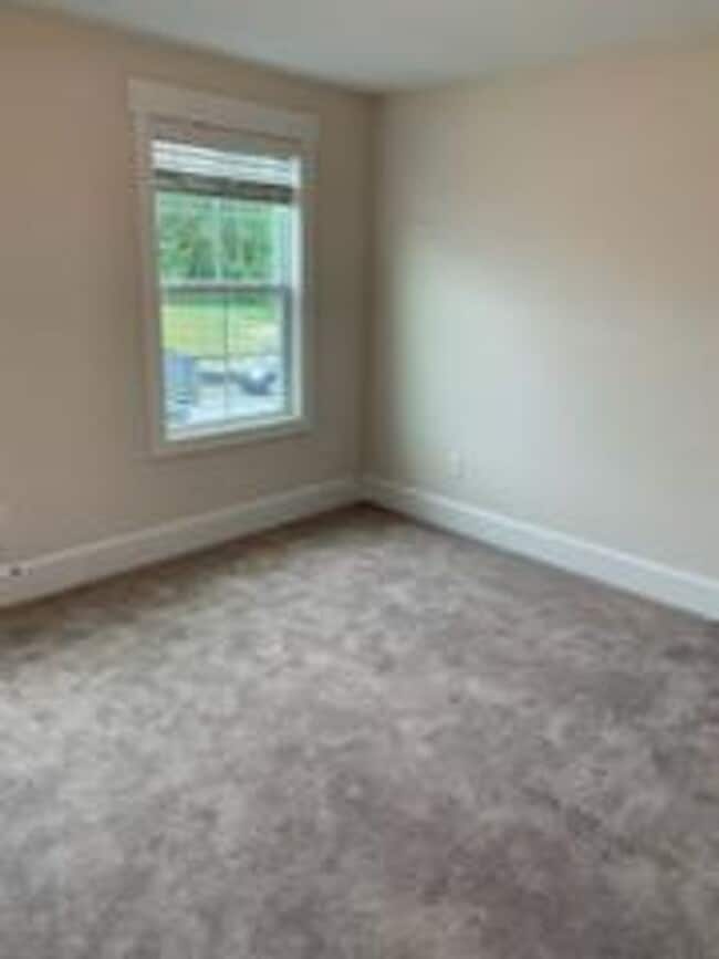 Building Photo - Available Rental located in desirable area of Scotts Hill in Scotts Hill Village