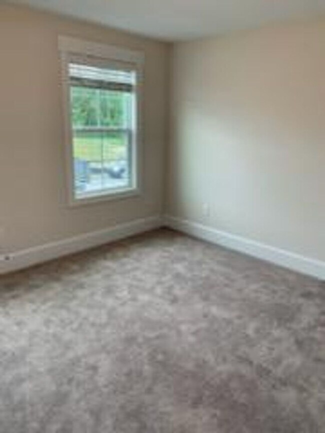 Building Photo - Available Rental located in desirable area...