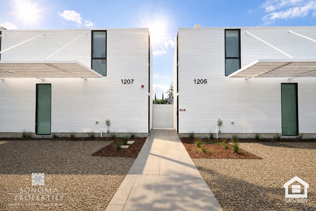 Building Photo - 1211-1213 Broadway