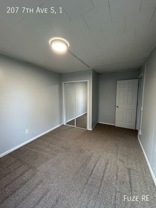 Building Photo - 207 7th Ave S