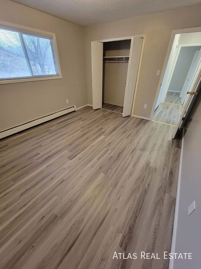 Building Photo - 2340 King St