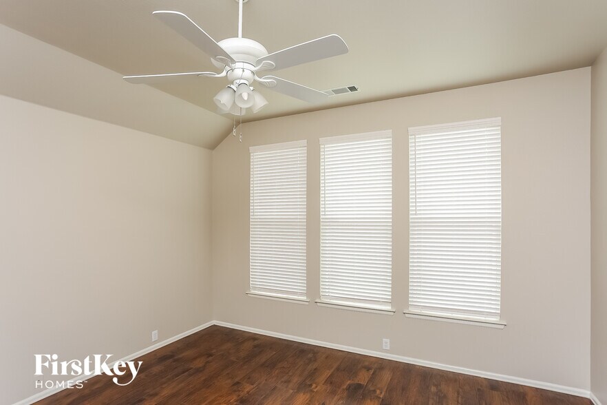 Building Photo - 2744 Cedar Ridge Ln