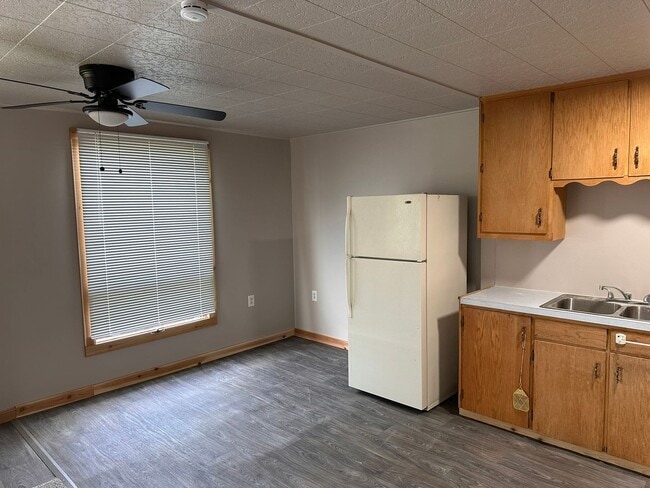 Building Photo - 1 Bed, 1 Bath house in Belt