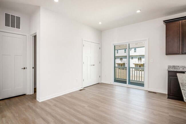 Building Photo - 122 Red Willow Dr