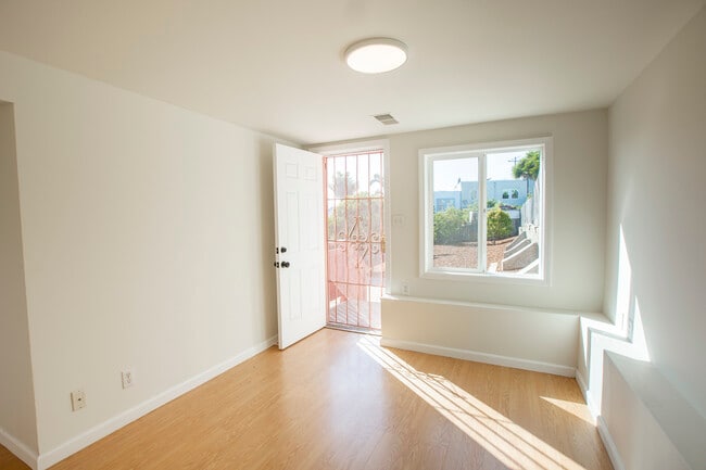 Building Photo - 316 Bridgeview Dr