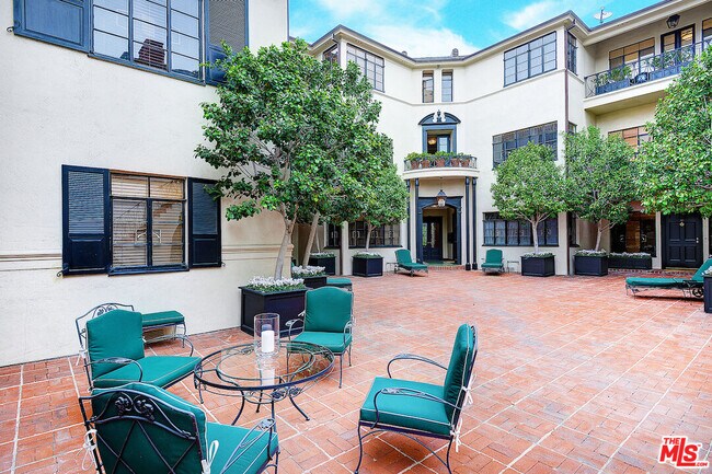 Building Photo - 149 S Rodeo Dr